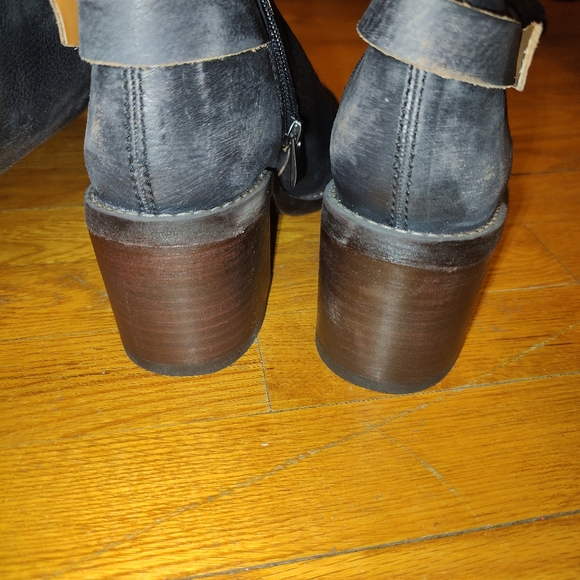 Franco Sarto Women's distressed Kiana boot size 9 - Picture 7 of 7